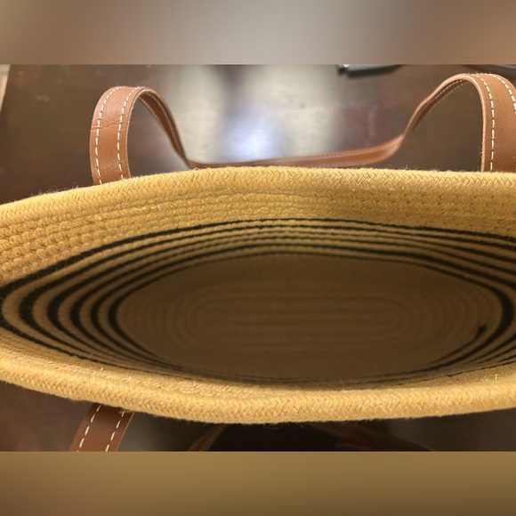 Elegant Tan and Black Women's Tote Bag - Picture 4 of 4